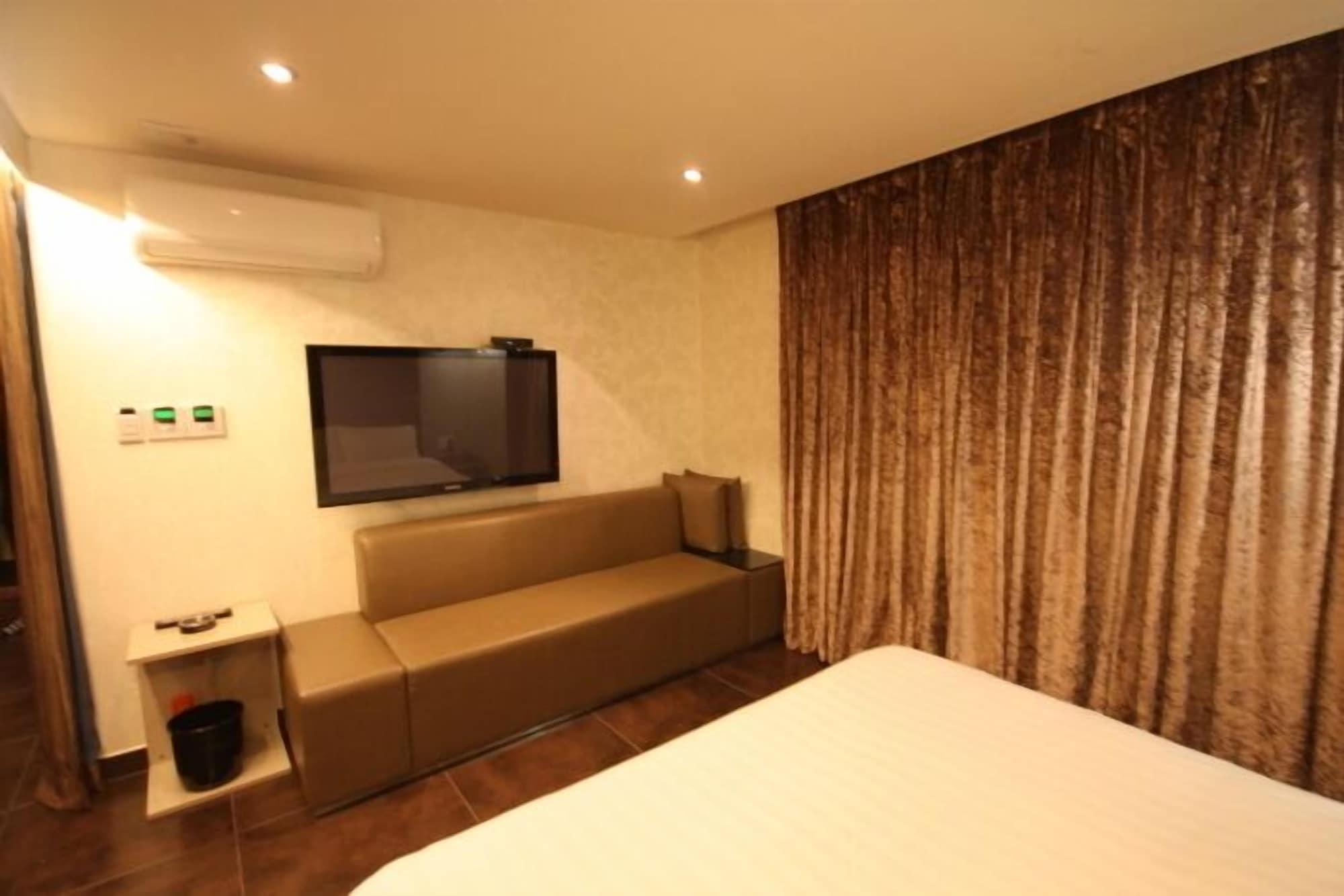 The California Hotel Seoul Seocho Esterno foto