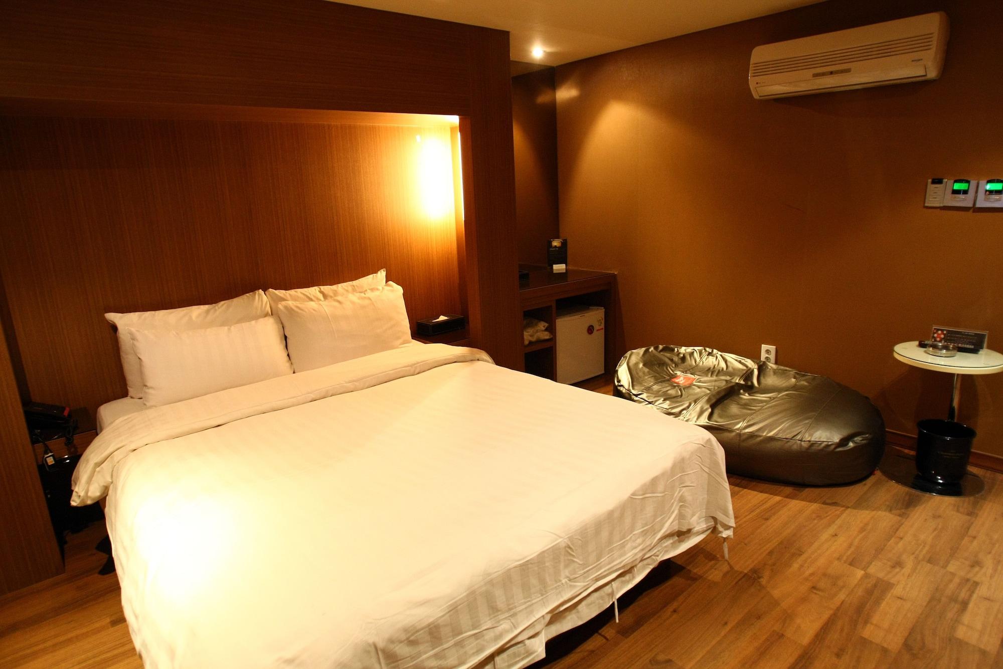 The California Hotel Seoul Seocho Esterno foto