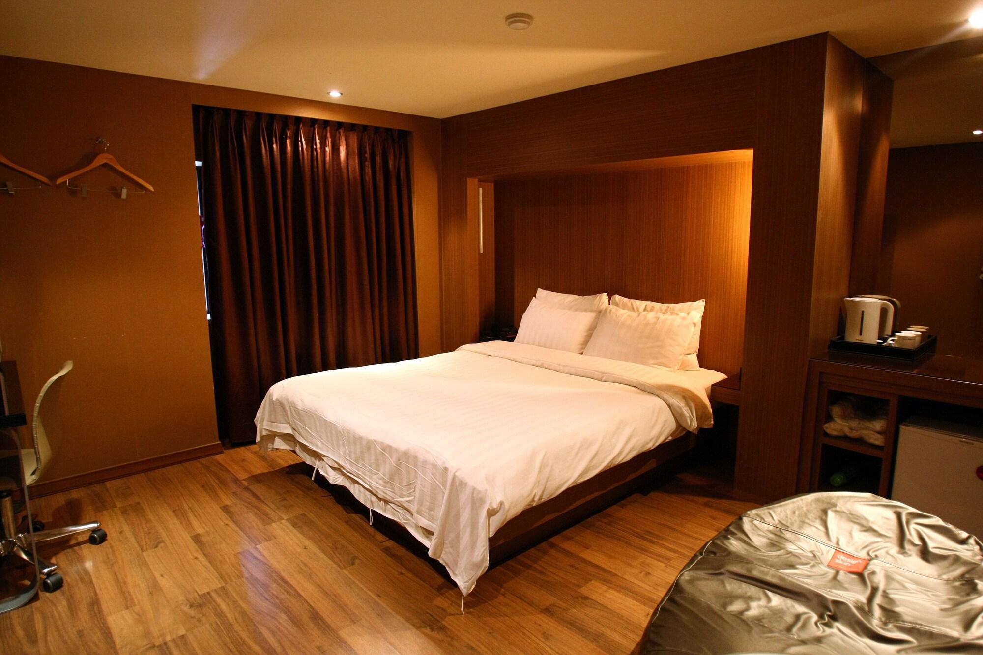 The California Hotel Seoul Seocho Esterno foto