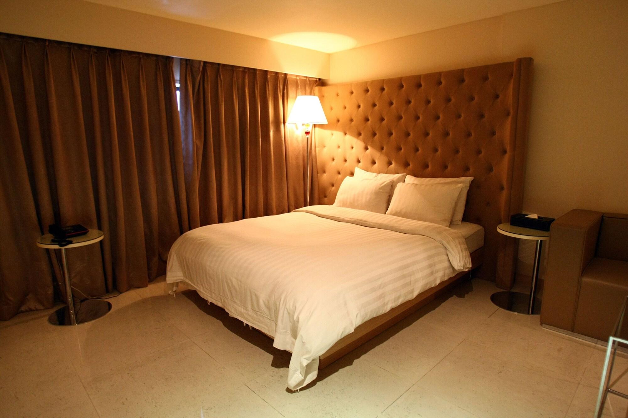 The California Hotel Seoul Seocho Esterno foto